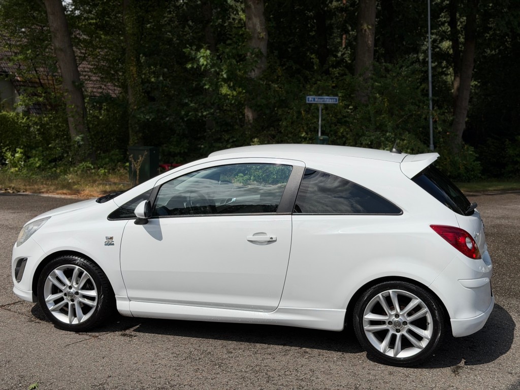 OPEL-CORSA-1.2 OPC Pakket - Navi - Airco - Cruise control !!!