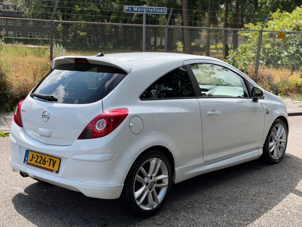 OPEL-CORSA-1.2 OPC Pakket - Navi - Airco - Cruise control !!!