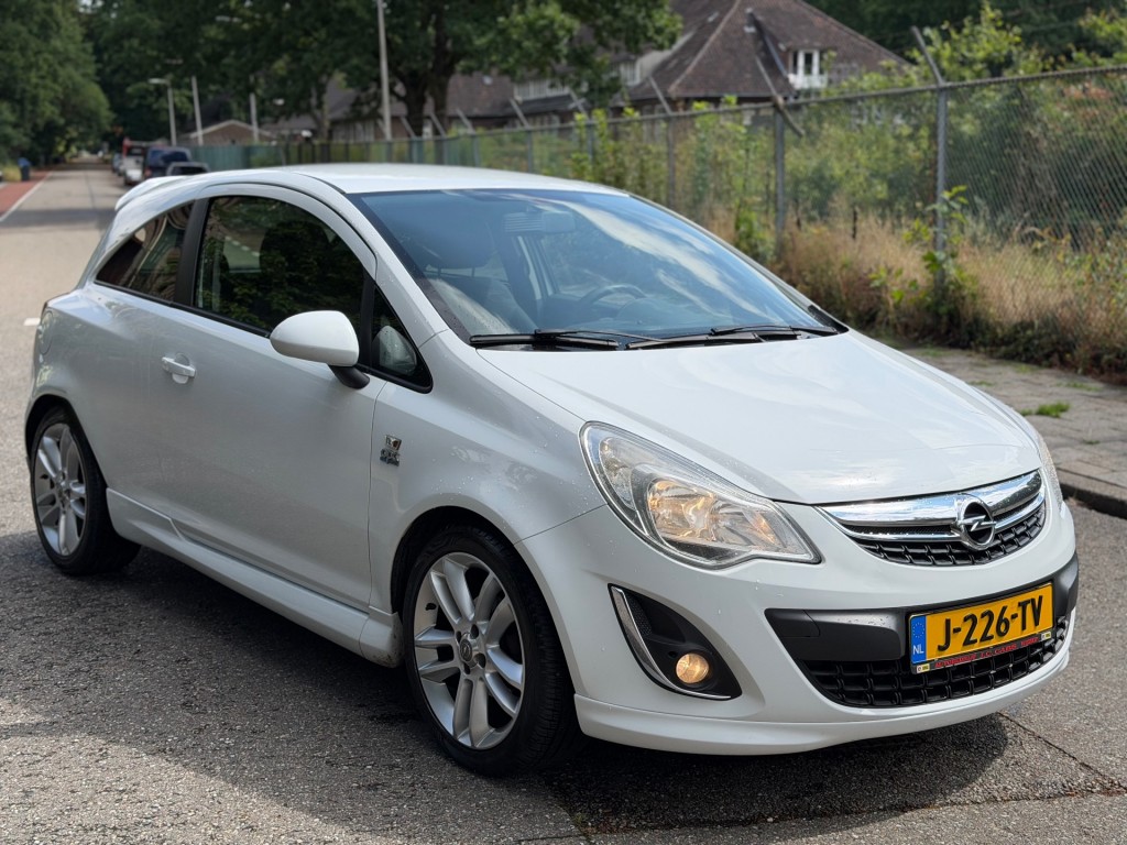 OPEL-CORSA-1.2 OPC Pakket - Navi - Airco - Cruise control !!!