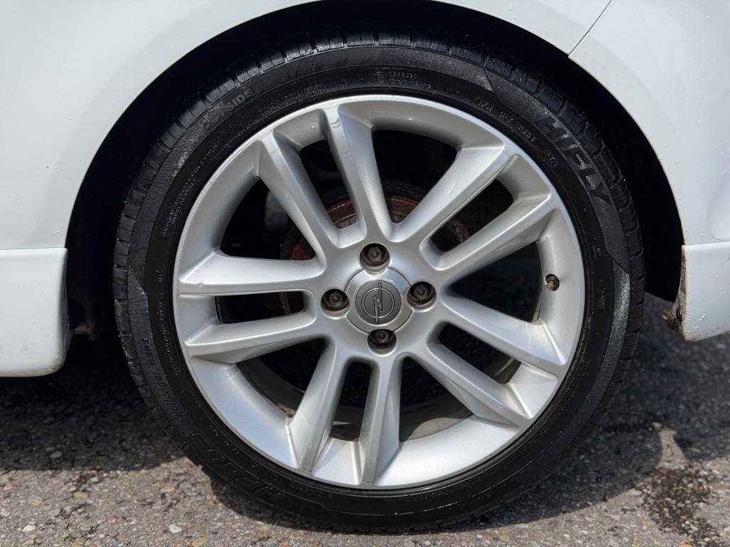 OPEL-CORSA-1.2 OPC Pakket - Navi - Airco - Cruise control !!!