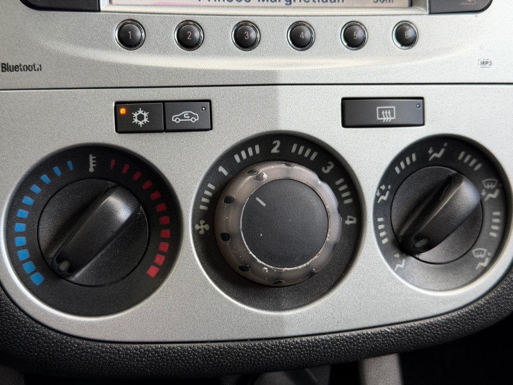 OPEL-CORSA-1.2 OPC Pakket - Navi - Airco - Cruise control !!!