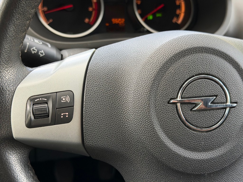 OPEL-CORSA-1.2 OPC Pakket - Navi - Airco - Cruise control !!!