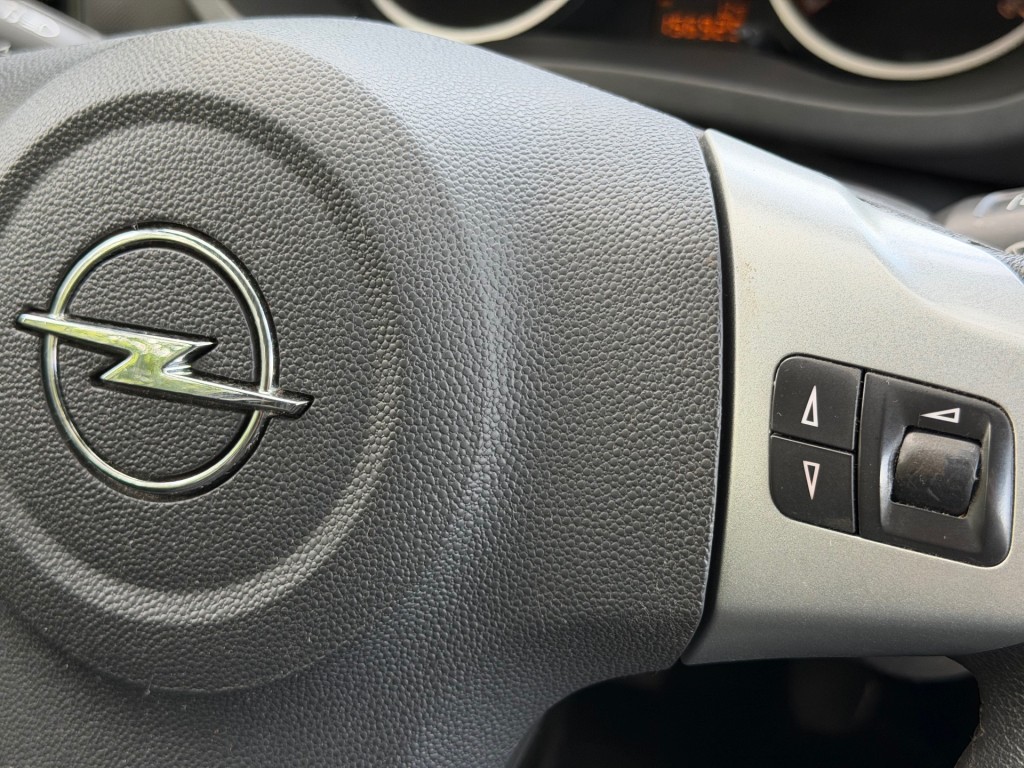 OPEL-CORSA-1.2 OPC Pakket - Navi - Airco - Cruise control !!!