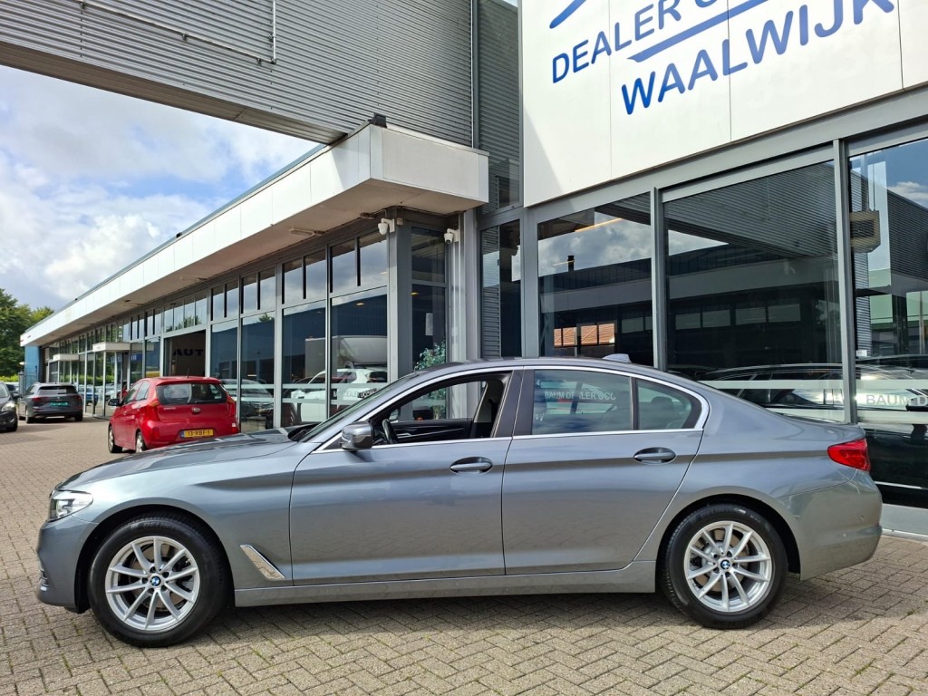 BMW-5-SERIE-520I AUTOMAAT 184PK EXECUTIVE EDITION NAVI LMV PDC-CAMERA