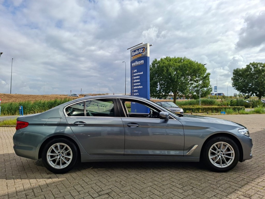BMW-5-SERIE-520I AUTOMAAT 184PK EXECUTIVE EDITION NAVI LMV PDC-CAMERA