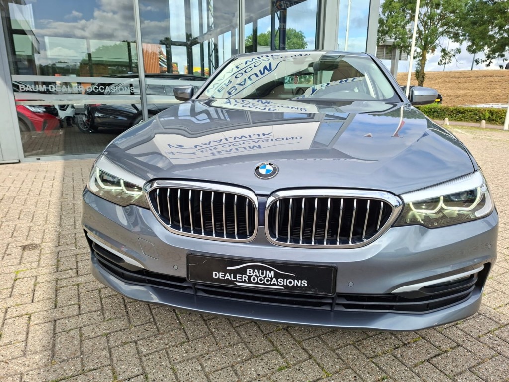 BMW-5-SERIE-520I AUTOMAAT 184PK EXECUTIVE EDITION NAVI LMV PDC-CAMERA