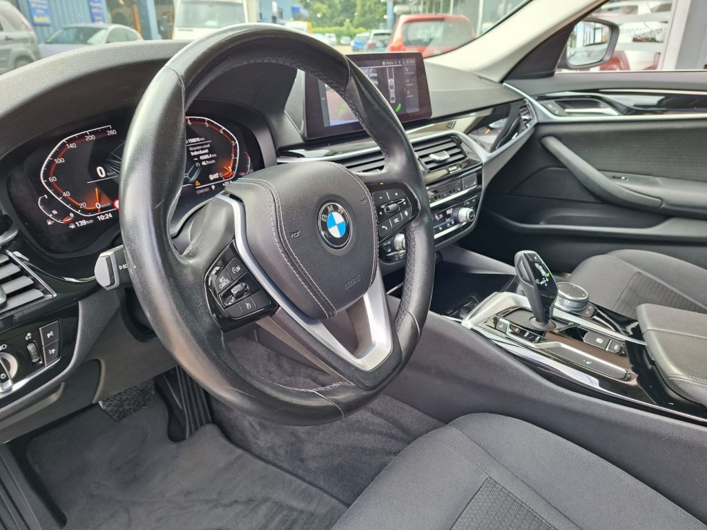 BMW-5-SERIE-520I AUTOMAAT 184PK EXECUTIVE EDITION NAVI LMV PDC-CAMERA
