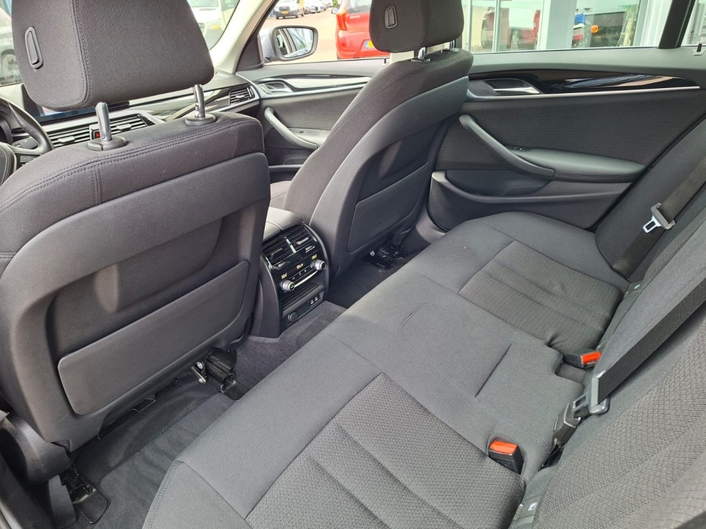 BMW-5-SERIE-520I AUTOMAAT 184PK EXECUTIVE EDITION NAVI LMV PDC-CAMERA
