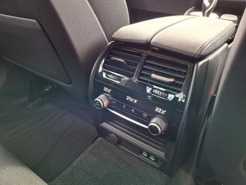 BMW-5-SERIE-520I AUTOMAAT 184PK EXECUTIVE EDITION NAVI LMV PDC-CAMERA