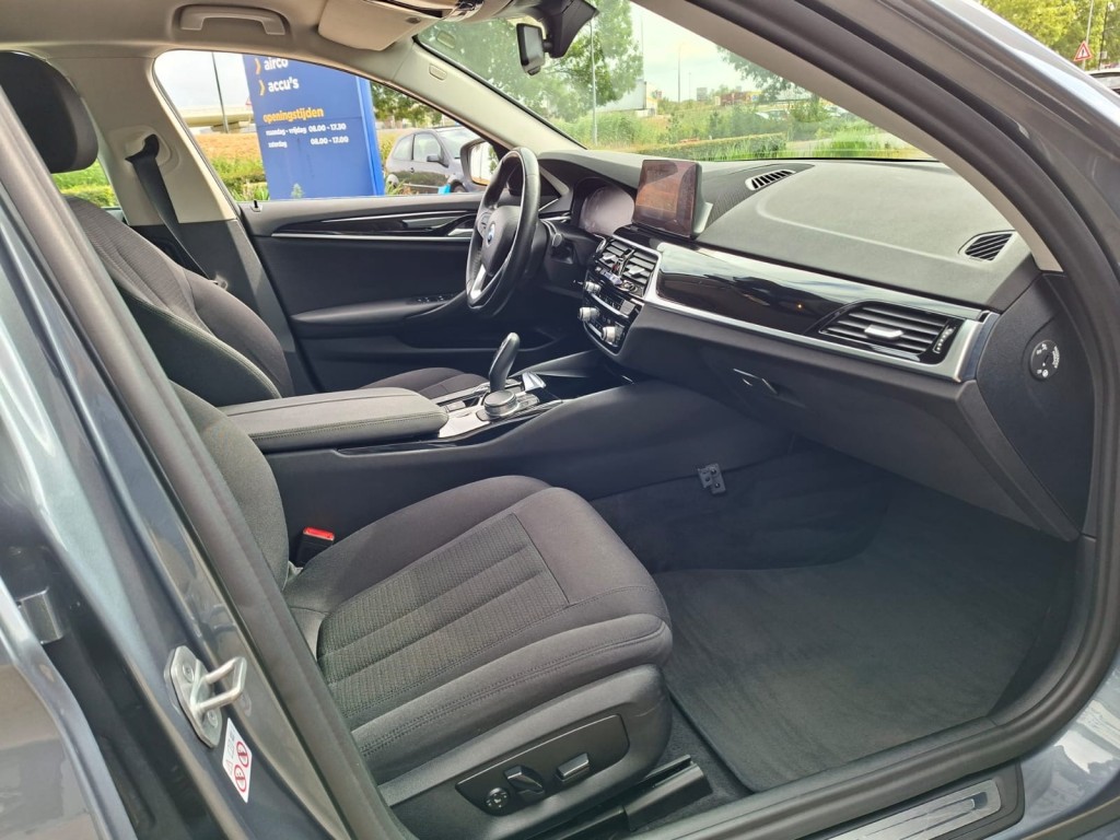 BMW-5-SERIE-520I AUTOMAAT 184PK EXECUTIVE EDITION NAVI LMV PDC-CAMERA