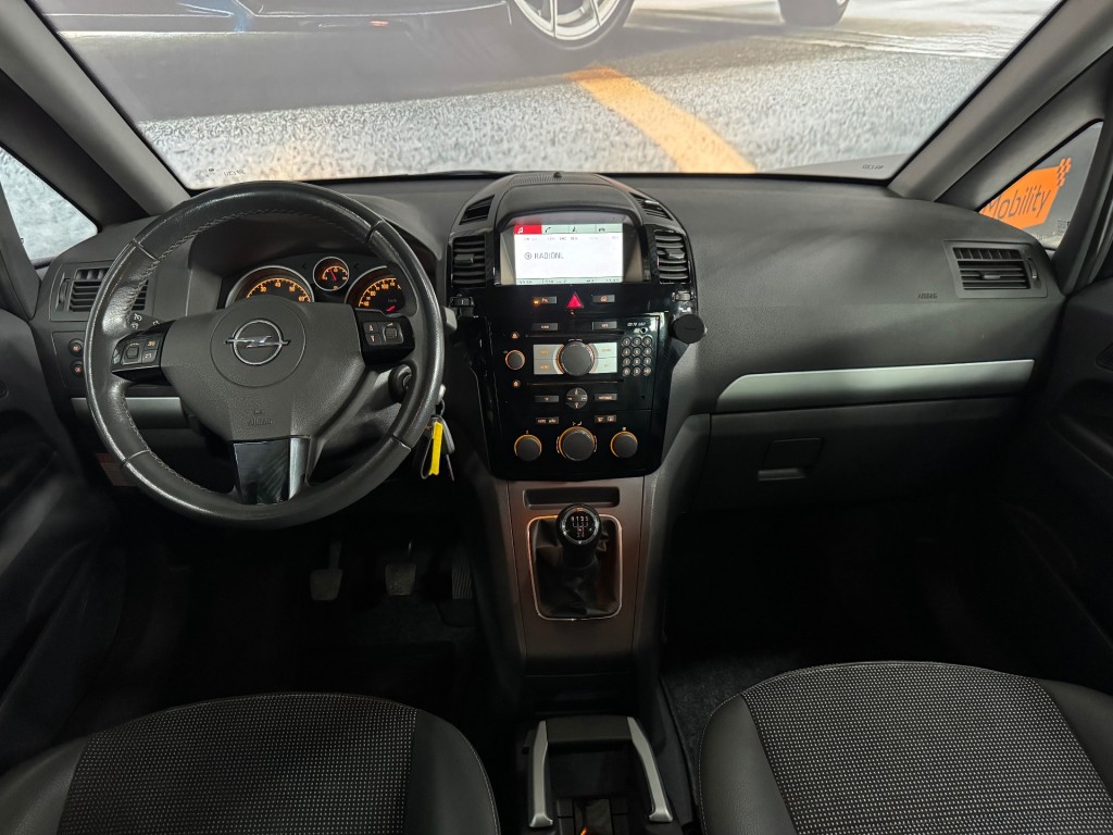 OPEL-ZAFIRA-1.6 COSMO / 7-Persoons / Bluetooth / Historie aanwezig.