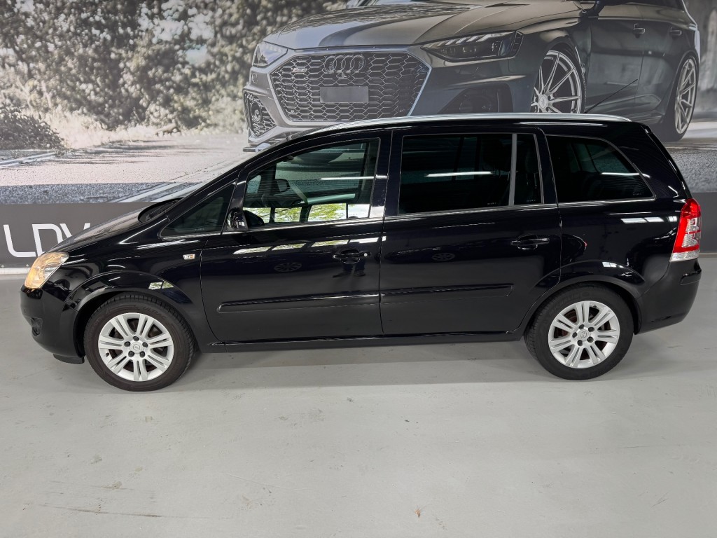 OPEL-ZAFIRA-1.6 COSMO / 7-Persoons / Bluetooth / Historie aanwezig.