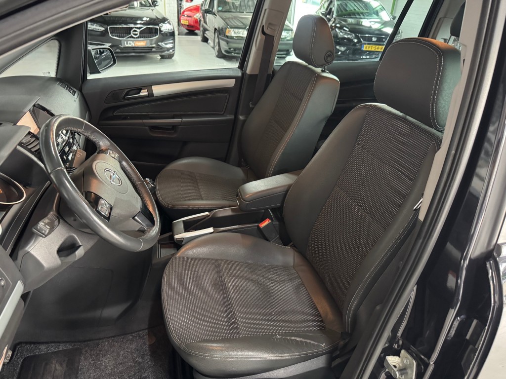 OPEL-ZAFIRA-1.6 COSMO / 7-Persoons / Bluetooth / Historie aanwezig.