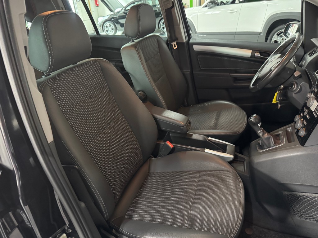 OPEL-ZAFIRA-1.6 COSMO / 7-Persoons / Bluetooth / Historie aanwezig.