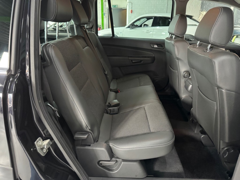 OPEL-ZAFIRA-1.6 COSMO / 7-Persoons / Bluetooth / Historie aanwezig.