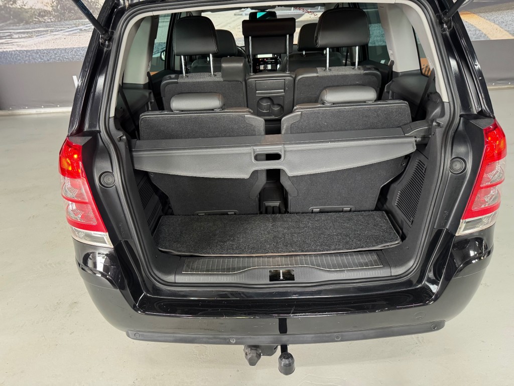 OPEL-ZAFIRA-1.6 COSMO / 7-Persoons / Bluetooth / Historie aanwezig.