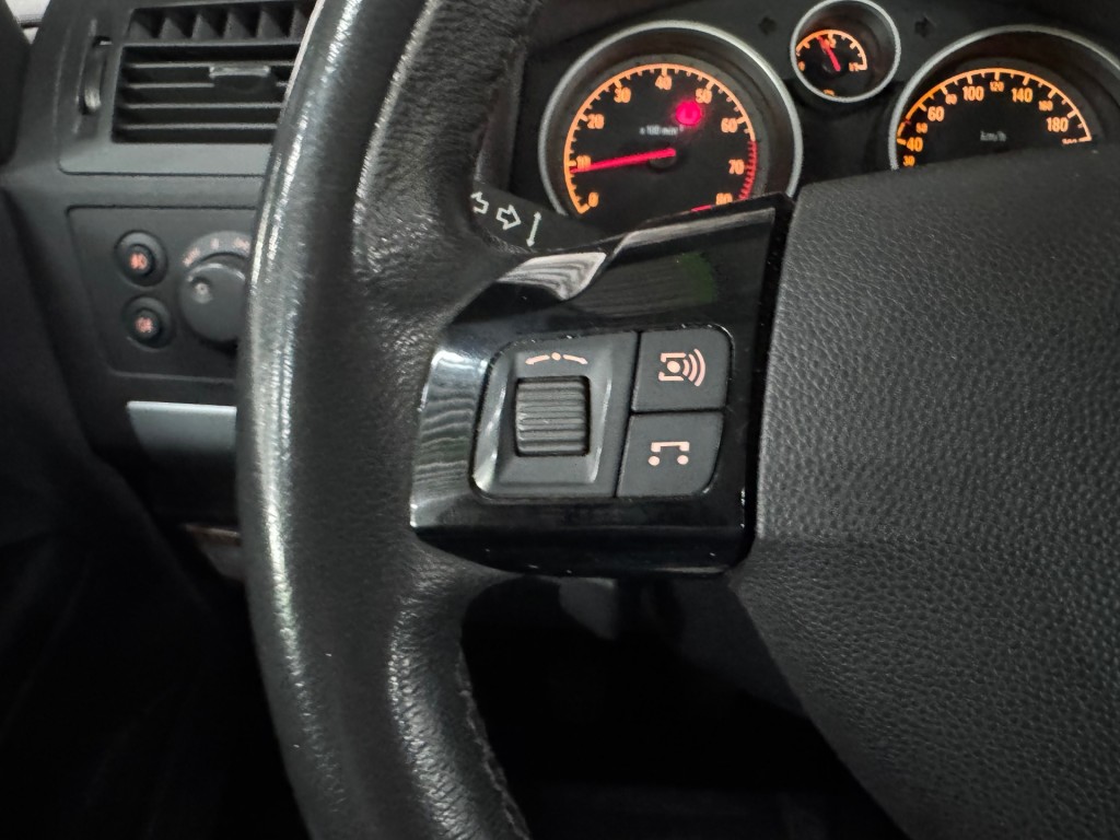 OPEL-ZAFIRA-1.6 COSMO / 7-Persoons / Bluetooth / Historie aanwezig.
