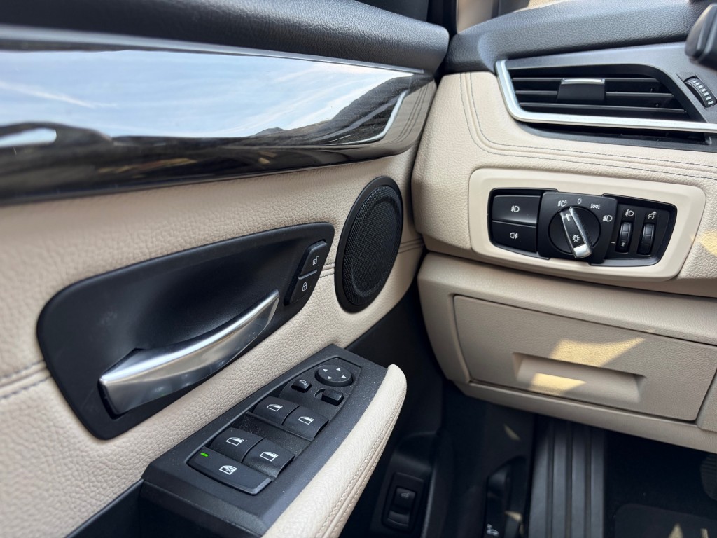 BMW-2-SERIE ACTIVE TOURER-218i Aut. Pano LED Leder Camera Navi Cruise HUD Trekhaak NL-auto