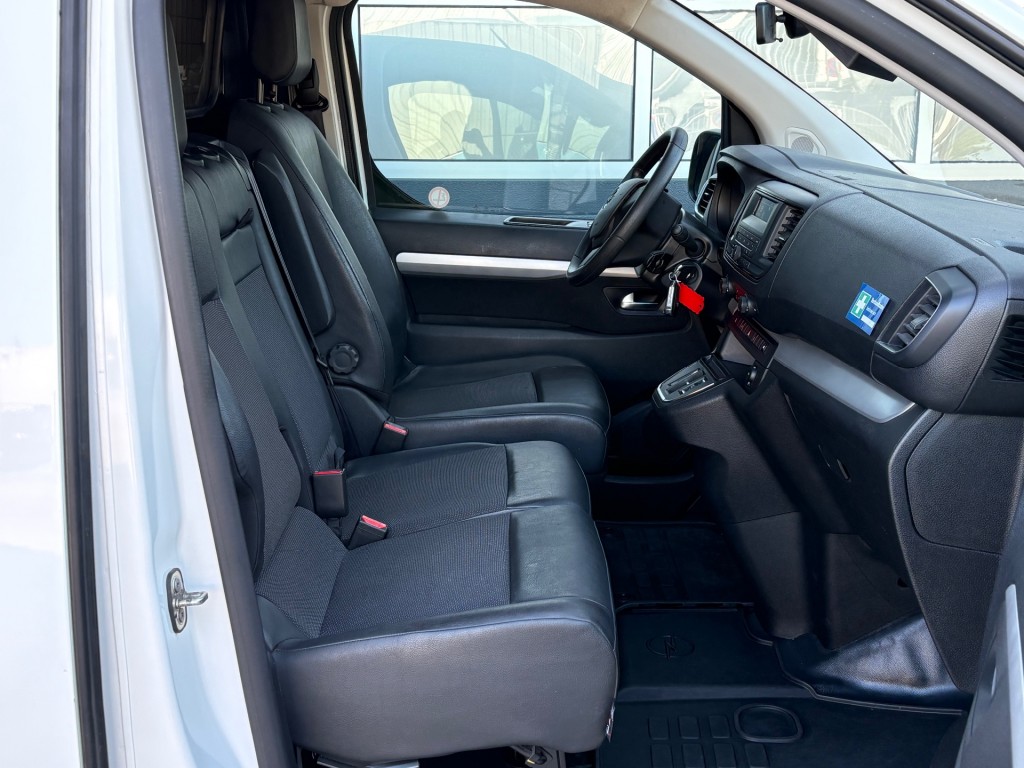 OPEL-VIVARO-E-75 kwh 136 PK L2 SOH 91,4% / Elektrisch / PDC  / Trekhaak / Cruise / Dodehoek Camera