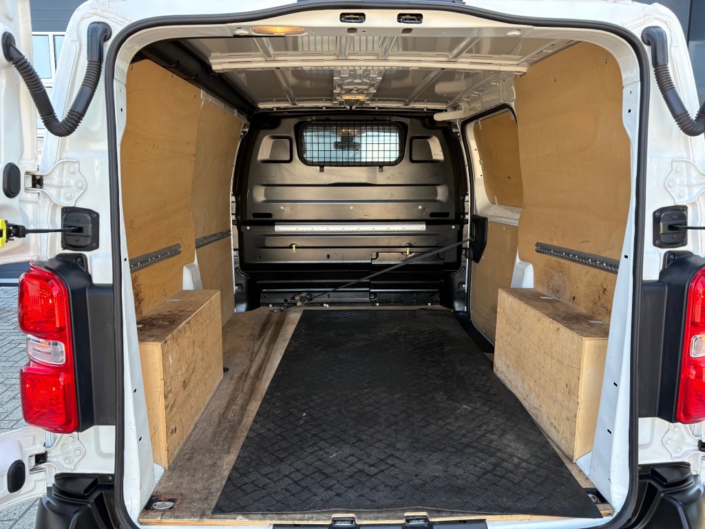 OPEL-VIVARO-E-75 kwh 136 PK L2 SOH 91,4% / Elektrisch / PDC  / Trekhaak / Cruise / Dodehoek Camera