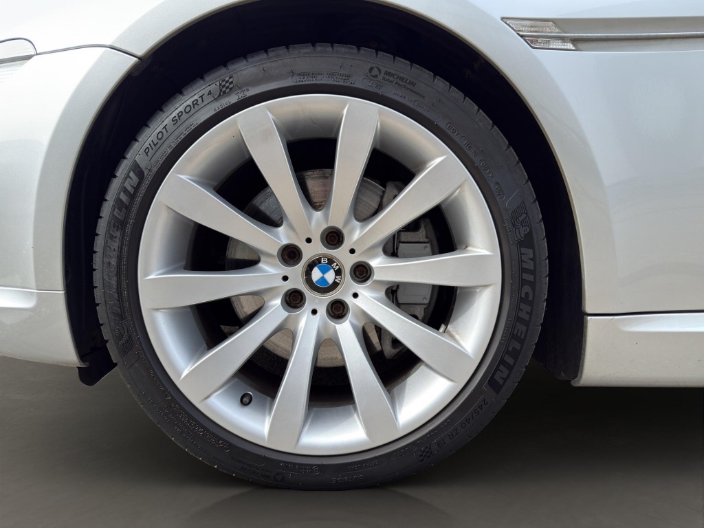 BMW-6-SERIE-650i High Executive