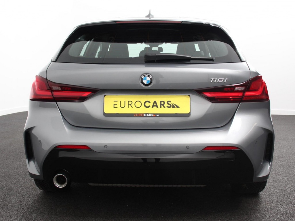 BMW-1-SERIE-118i M-Sport Climate Control Cruise control Stoelverwarming LED Parkeersensoren Apple carplay / Andriod auto Navigatie