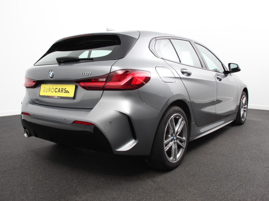 BMW-1-SERIE-118i M-Sport Climate Control Cruise control Stoelverwarming LED Parkeersensoren Apple carplay / Andriod auto Navigatie