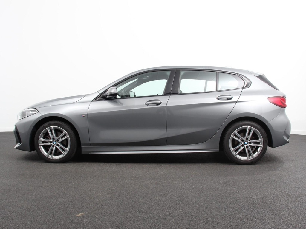 BMW-1-SERIE-118i M-Sport Climate Control Cruise control Stoelverwarming LED Parkeersensoren Apple carplay / Andriod auto Navigatie