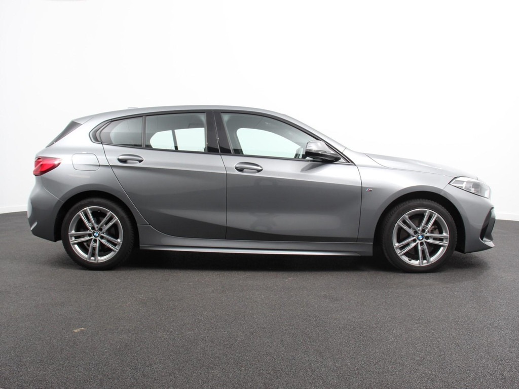 BMW-1-SERIE-118i M-Sport Climate Control Cruise control Stoelverwarming LED Parkeersensoren Apple carplay / Andriod auto Navigatie