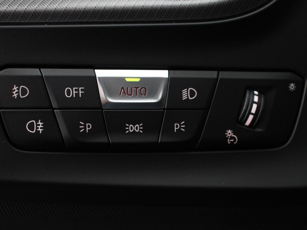 BMW-1-SERIE-118i M-Sport Climate Control Cruise control Stoelverwarming LED Parkeersensoren Apple carplay / Andriod auto Navigatie