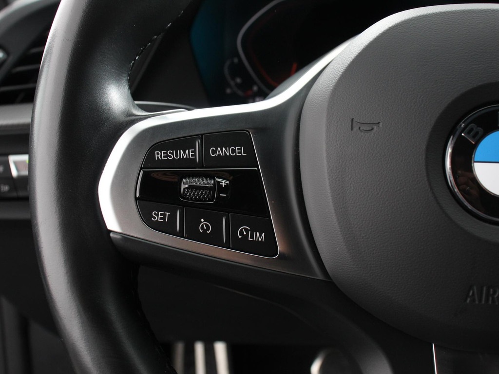 BMW-1-SERIE-118i M-Sport Climate Control Cruise control Stoelverwarming LED Parkeersensoren Apple carplay / Andriod auto Navigatie