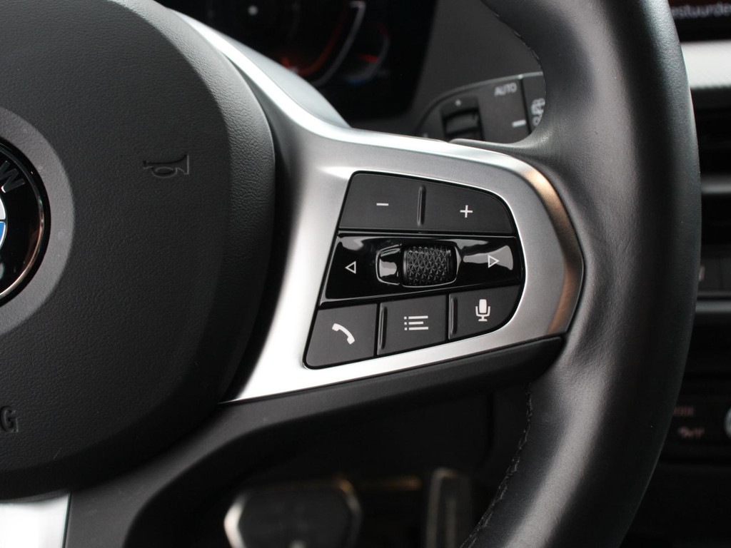 BMW-1-SERIE-118i M-Sport Climate Control Cruise control Stoelverwarming LED Parkeersensoren Apple carplay / Andriod auto Navigatie