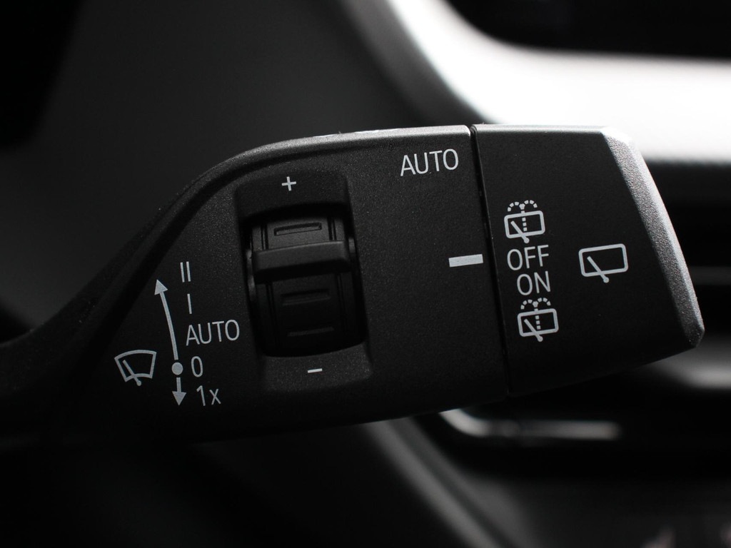 BMW-1-SERIE-118i M-Sport Climate Control Cruise control Stoelverwarming LED Parkeersensoren Apple carplay / Andriod auto Navigatie