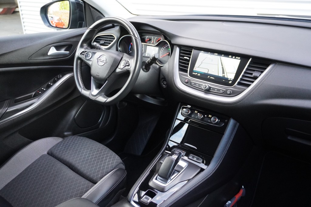 OPEL-GRANDLAND X-1.6 Turbo Hybrid Elegance / 1e eig. / Camera / AGR-stoelen / Navigatie