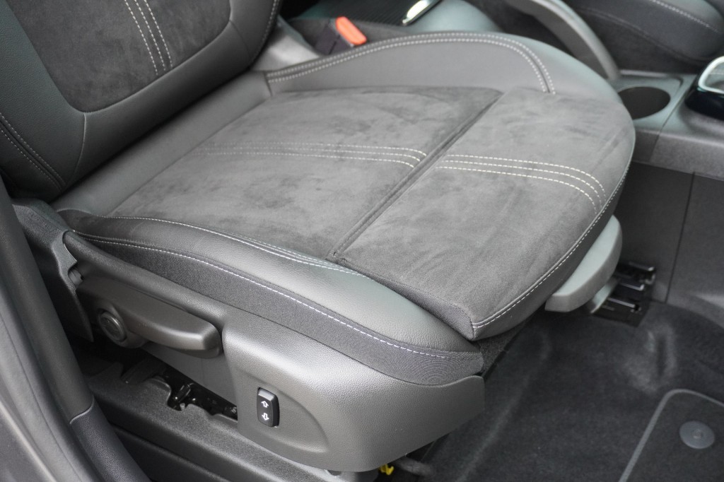 OPEL-CROSSLAND-1.2 Turbo 110pk Ultimate / Camera / AGR-stoelen / Navigatie / LED