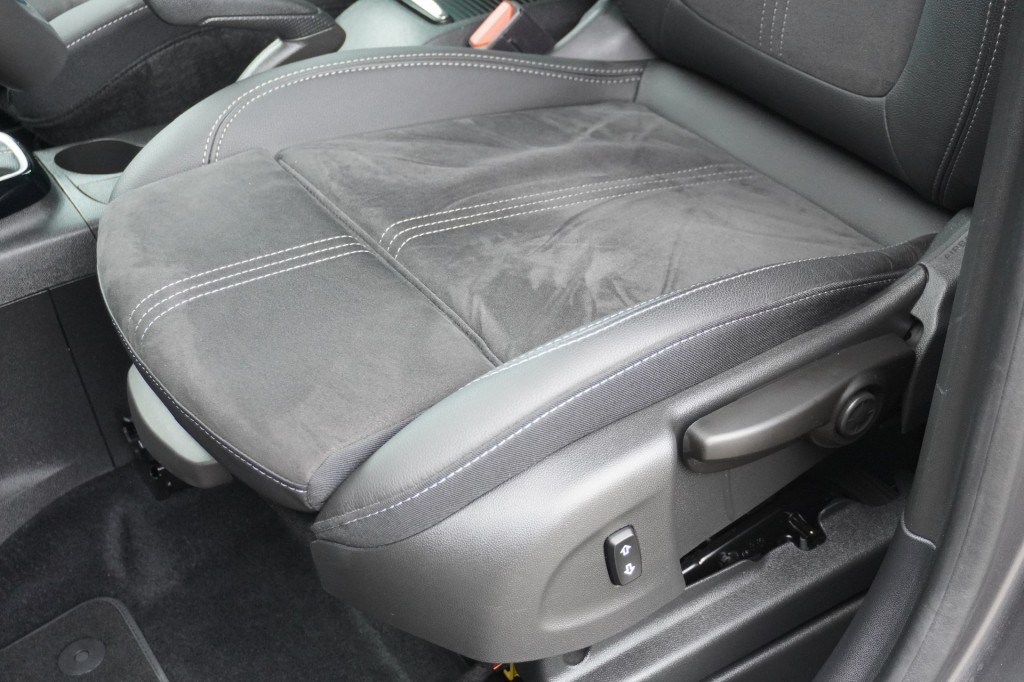 OPEL-CROSSLAND-1.2 Turbo 110pk Ultimate / Camera / AGR-stoelen / Navigatie / LED