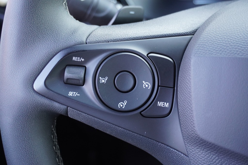 OPEL-CORSA-1.2 Turbo Hybrid GS / Automaat / Camera + parkeersensoren / Navigatie / Climate Control