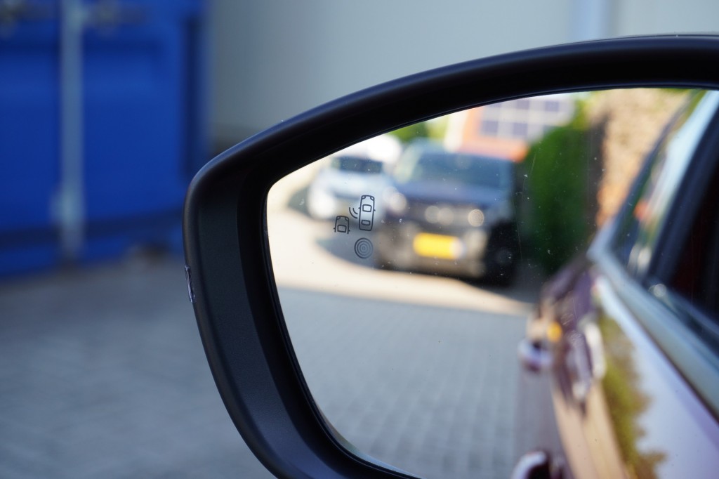 OPEL-CORSA-1.2 Turbo Hybrid GS / Automaat / Camera + parkeersensoren / Navigatie / Climate Control