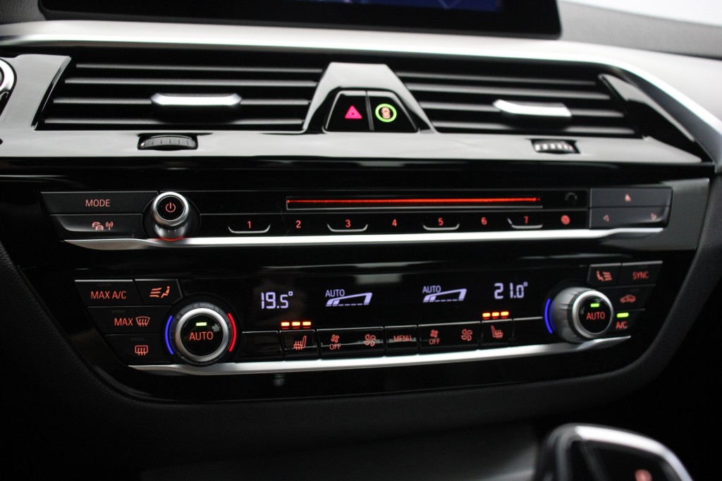BMW-5-SERIE-Sedan 520i High Executive Edition - Digitaal Cockpit, Memory, Stoelverw.