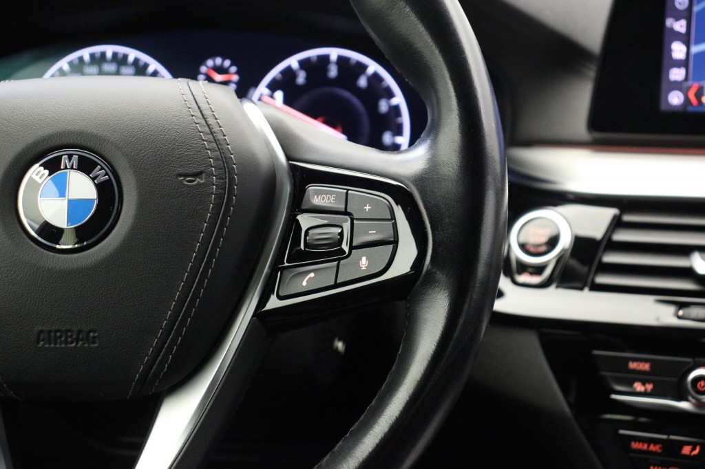 BMW-5-SERIE-Sedan 520i High Executive Edition - Digitaal Cockpit, Memory, Stoelverw.