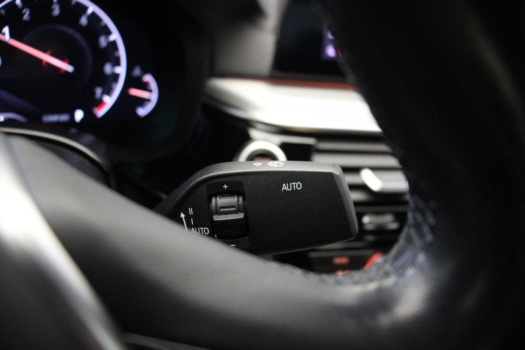 BMW-5-SERIE-Sedan 520i High Executive Edition - Digitaal Cockpit, Memory, Stoelverw.