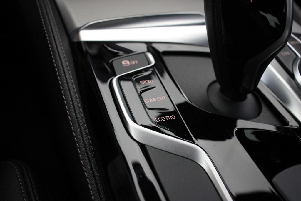 BMW-5-SERIE-Sedan 520i High Executive Edition - Digitaal Cockpit, Memory, Stoelverw.