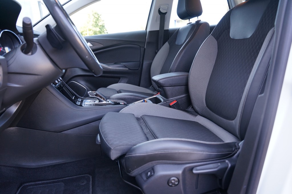 OPEL-GRANDLAND X-1.6T Hybr. 228PK Elegance Ecc Cruise BT Carplay