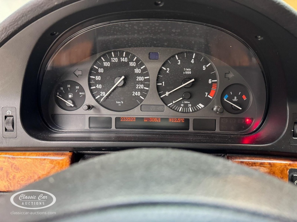 BMW-5-SERIE-520I A Touring E39 - ONLINE AUCTION