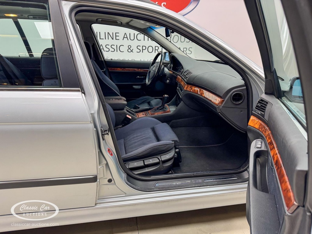 BMW-5-SERIE-520I A Touring E39 - ONLINE AUCTION