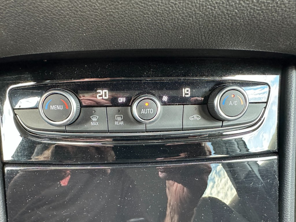 OPEL-GRANDLAND X-1.2 Turbo Business Executive Navi .Trekhaak