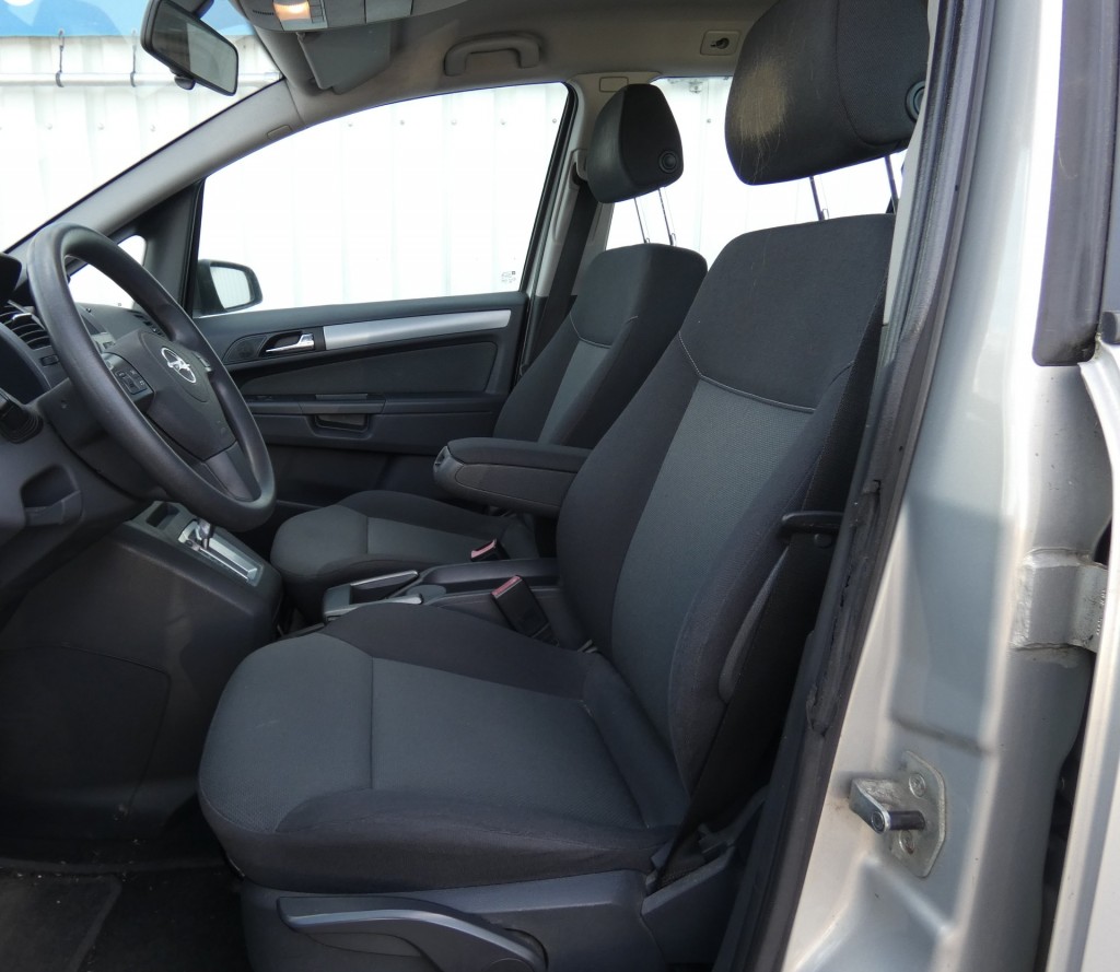 OPEL-ZAFIRA-2.2 TEMPTATION Automaat,7Pers,Clima,Cruise,PDC