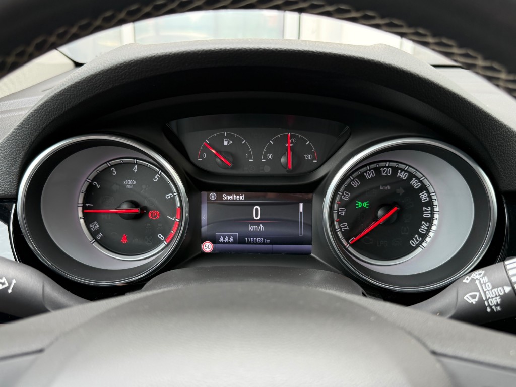 OPEL-ASTRA-1.4 Turbo 150Pk Innovation Navi Camera Trekhaak