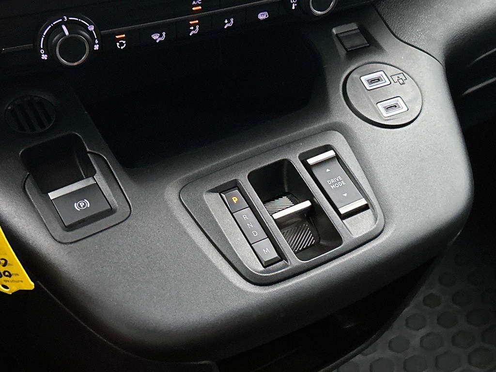 OPEL-COMBO-1.5 BlueHDi 130PK L2 Automaat Apple Carplay / Android Auto Navigatie Trekhaak Airco Camera Cruise Control Parkeersensoren V+A DA