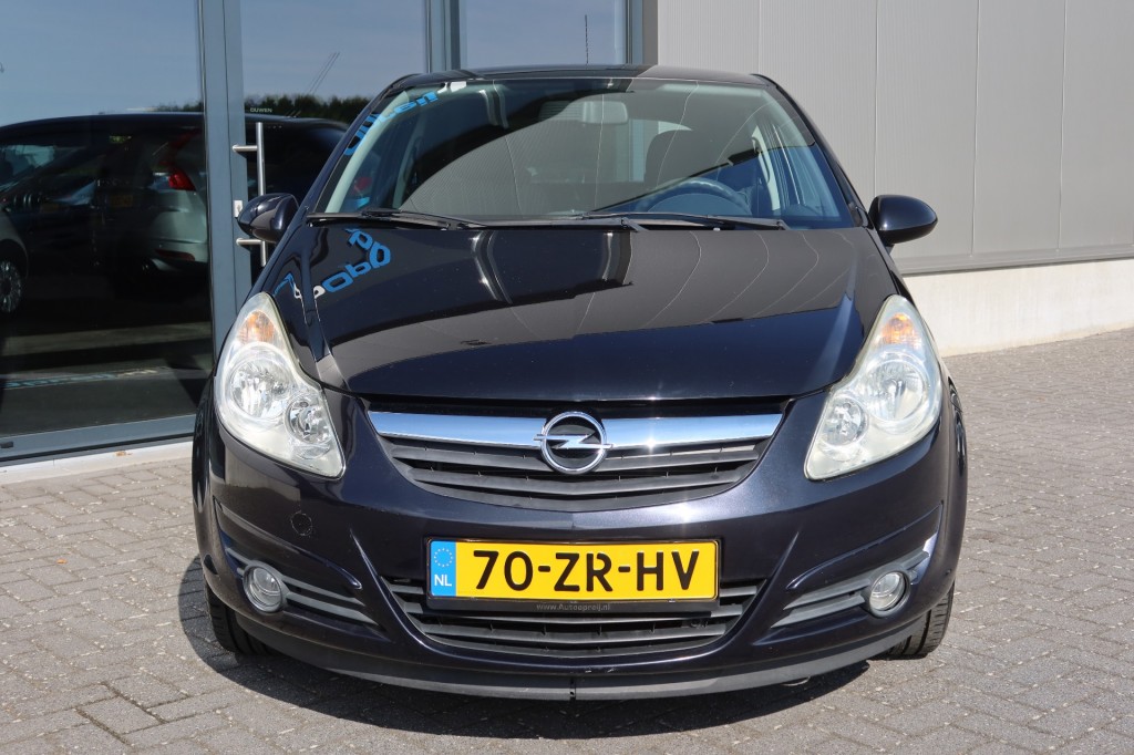 OPEL-CORSA-1.2-16V ENJOY airco 3 drs. Extreem lage KM tand !